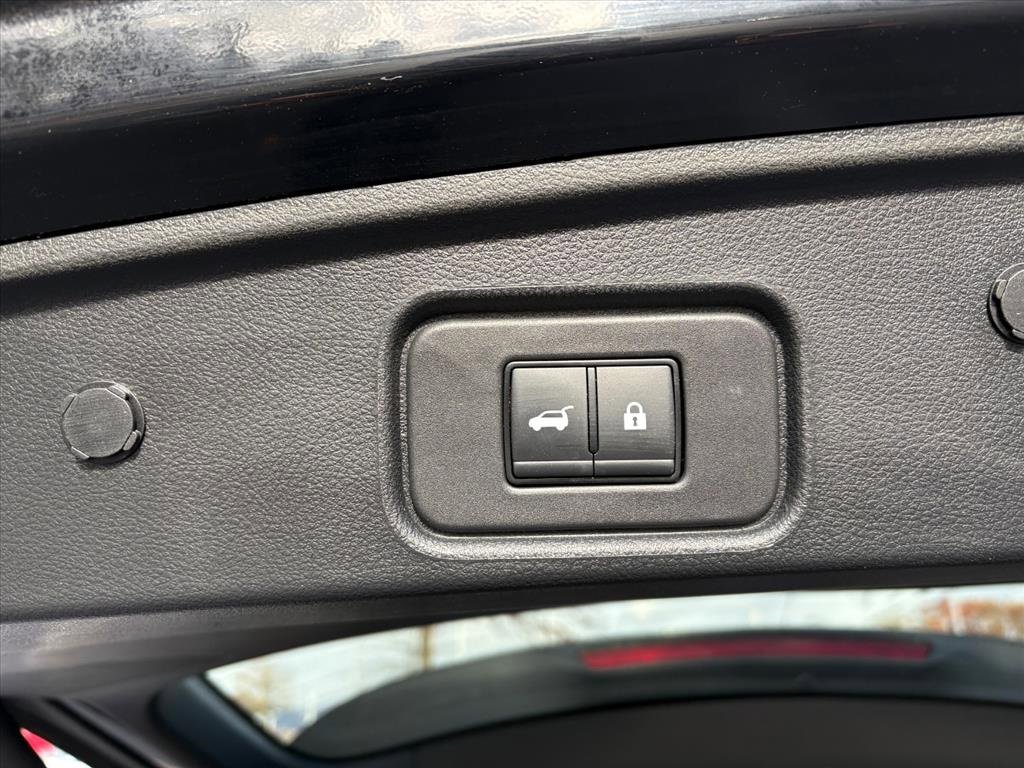 Used 2024 Nissan Pathfinder SL image 25