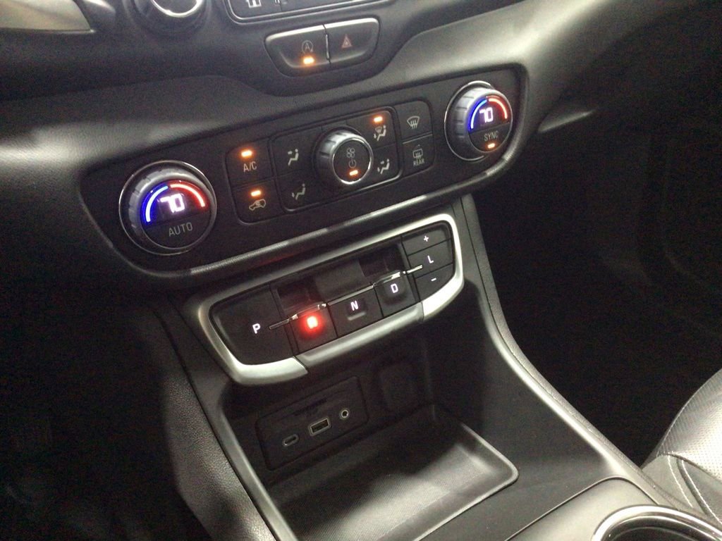 Used 2024 GMC Terrain SLT image 16