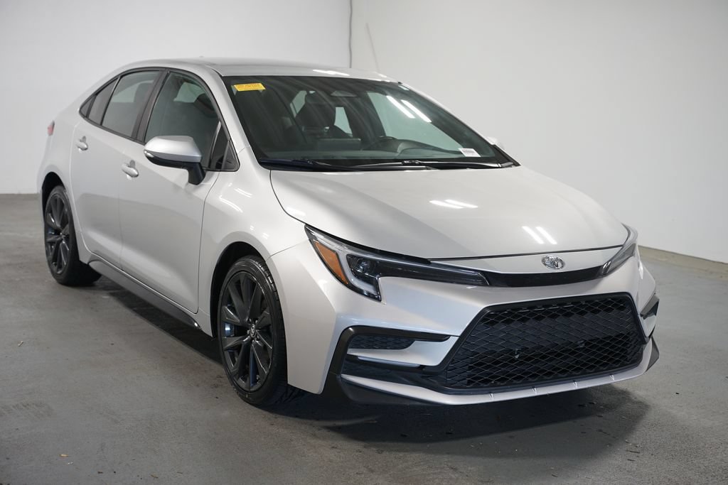 Certified 2024 Toyota Corolla SE FWD image 3