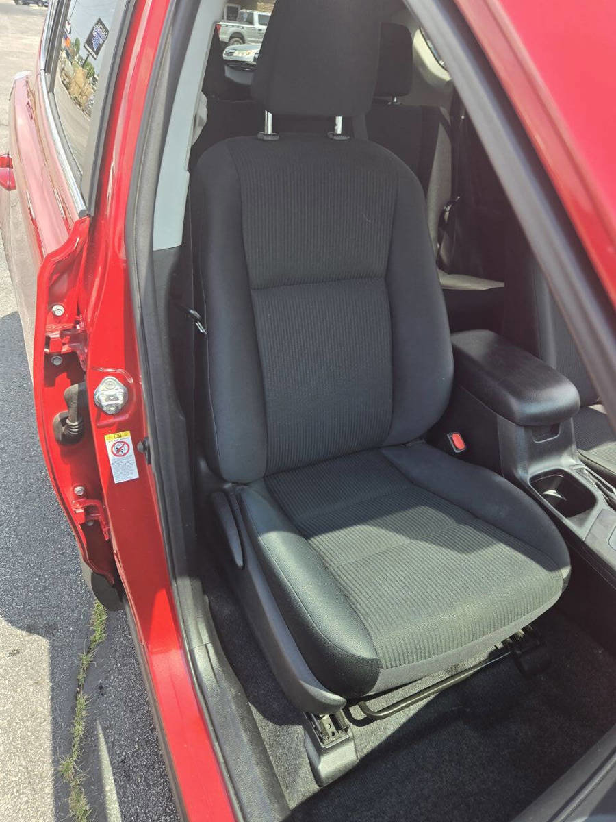 Used 2017 Toyota RAV4 LE image 30