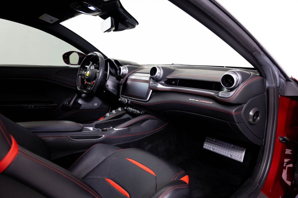 Certified 2019 Ferrari GTC4Lusso T RWD image 31