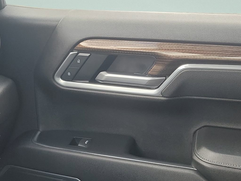 Used 2025 Chevrolet Silverado 1500 LT image 16