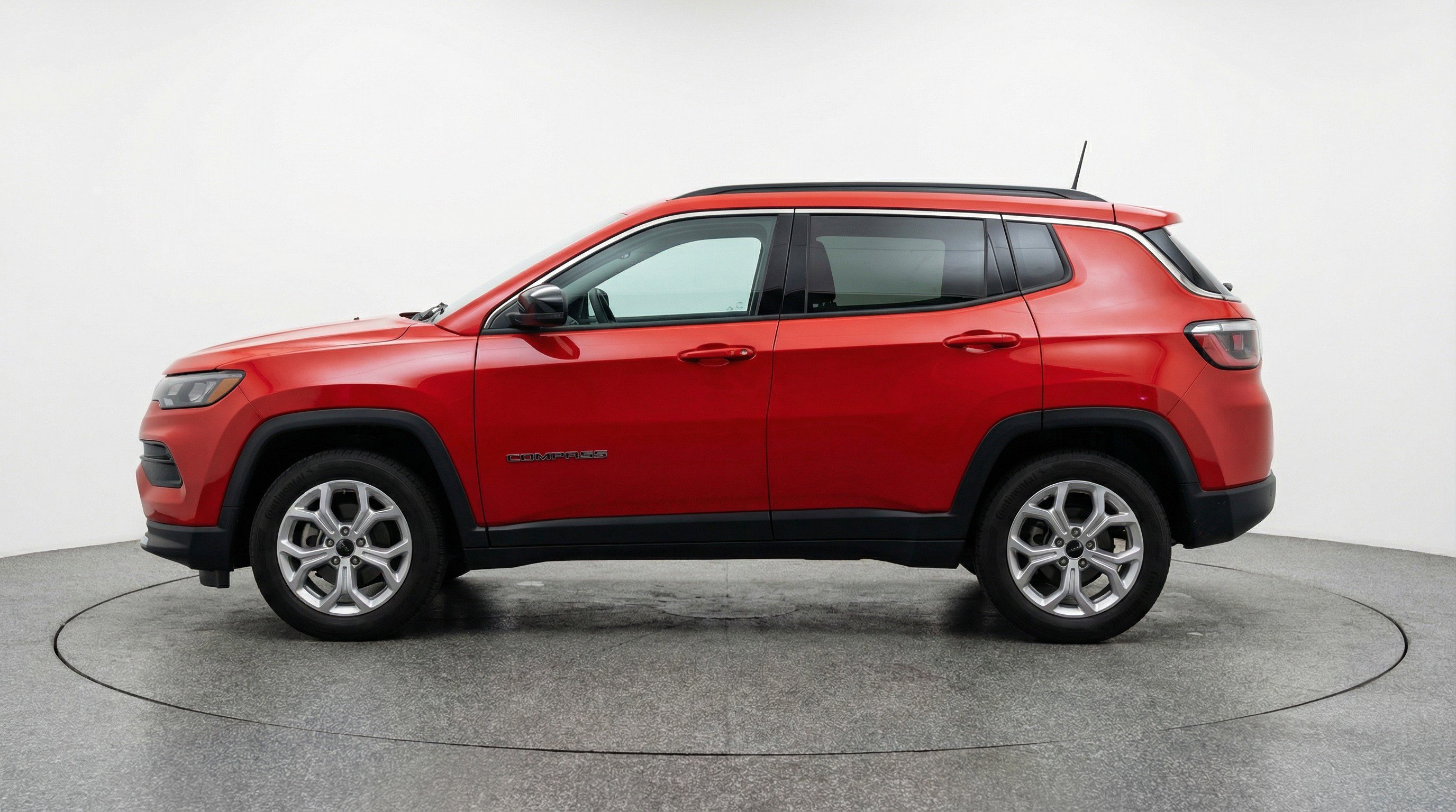 Used 2025 Jeep Compass Latitude image 5
