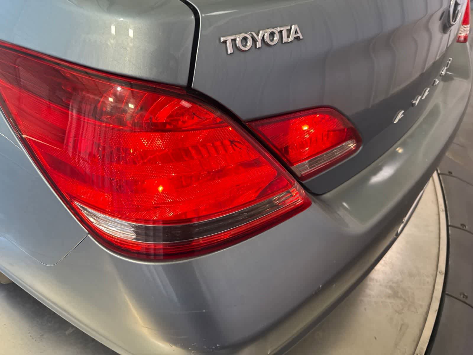 Used 2005 Toyota Avalon Limited FWD image 12
