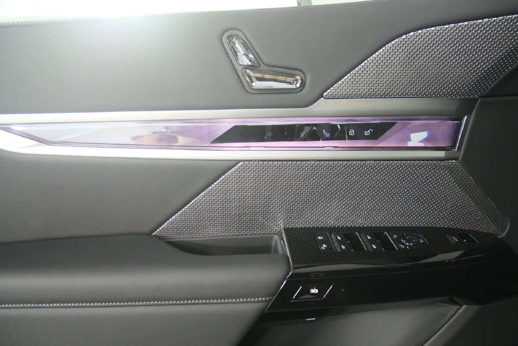 New 2026 BMW i7 xDrive60 AWD/4WD image 8