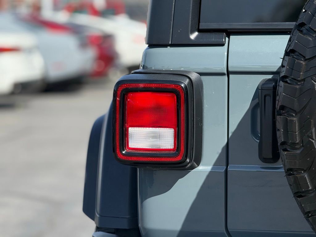 Used 2025 Jeep Wrangler Willys image 8