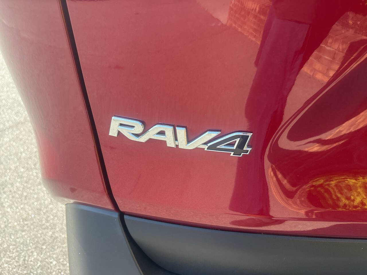 Used 2020 Toyota RAV4 XLE Premium image 44