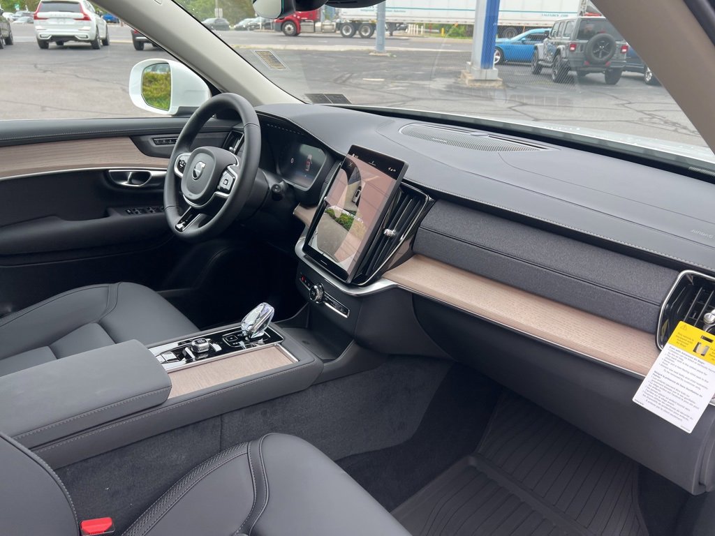 New 2026 Volvo XC90 B6 Plus w/ Protection Package Premier image 39