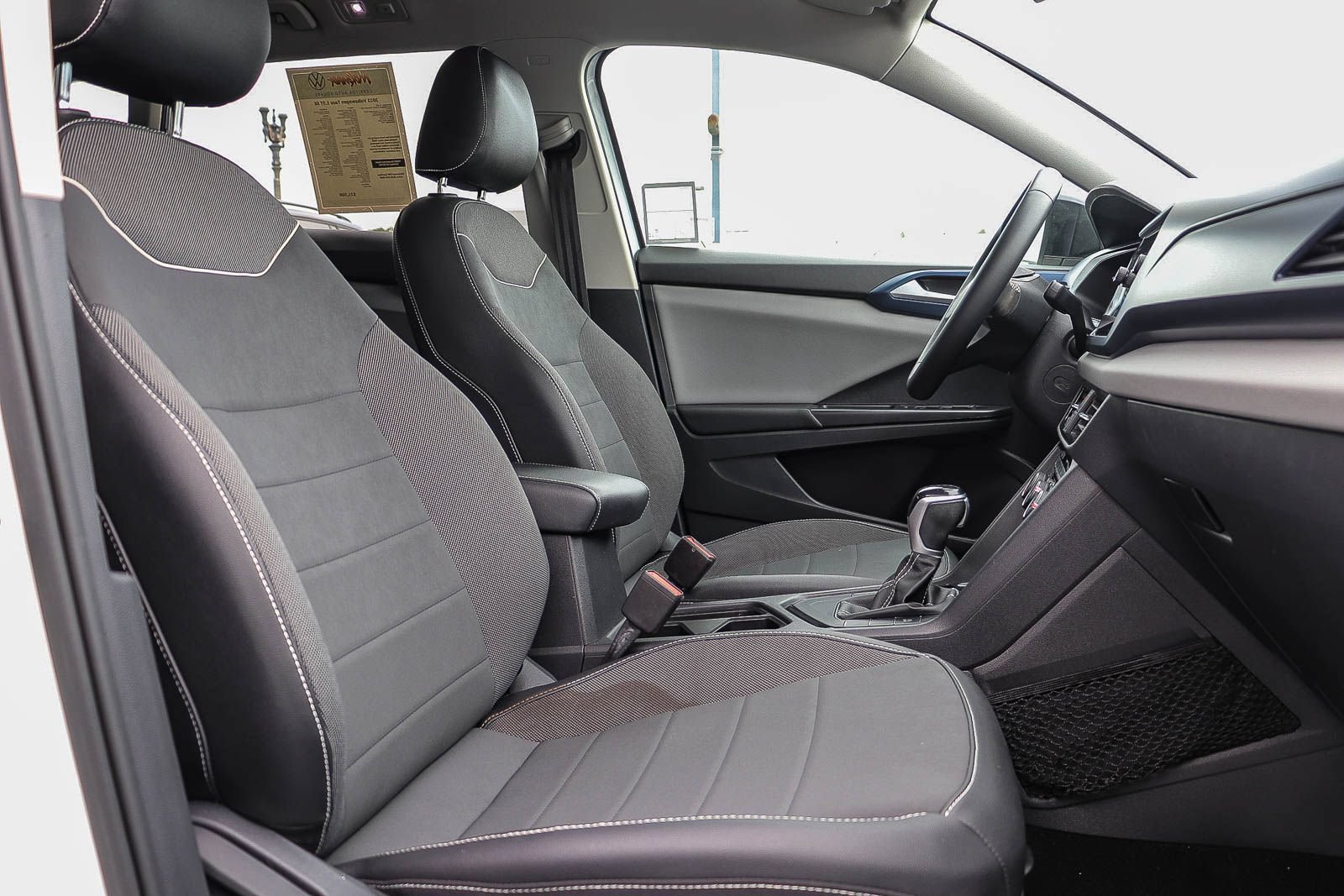 Used 2023 Volkswagen Taos SE w/ Panoramic Sunroof Package FWD image 18
