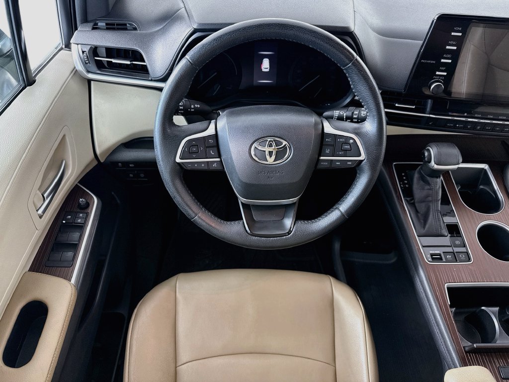 Used 2021 Toyota Sienna XLE FWD image 10
