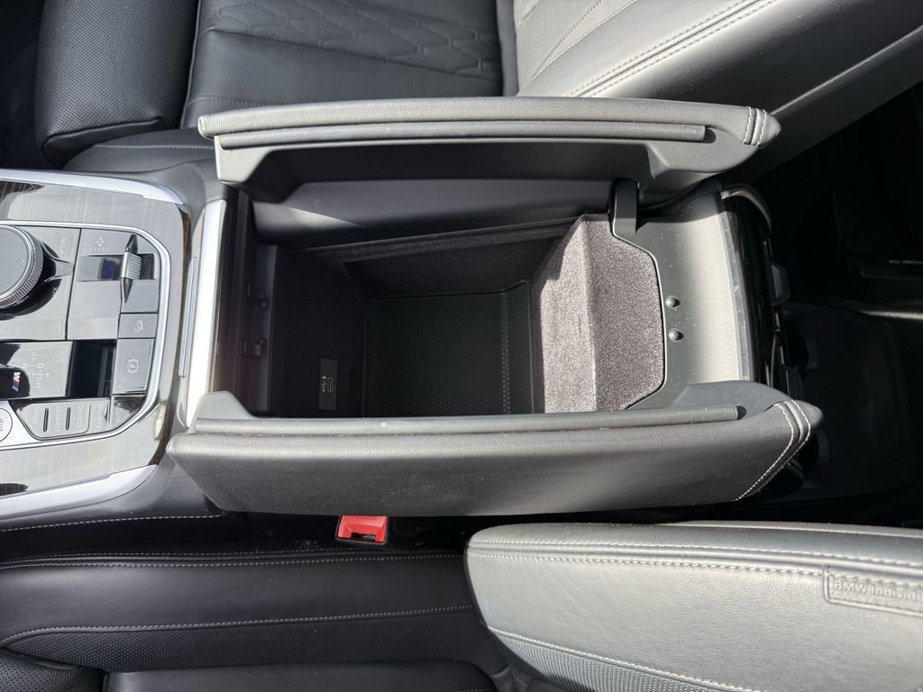 Used 2021 BMW X7 M50i w/ Cold Weather Package image 28