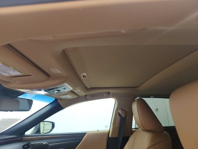 Used 2025 Lexus ES 300h Ultra Luxury FWD image 17