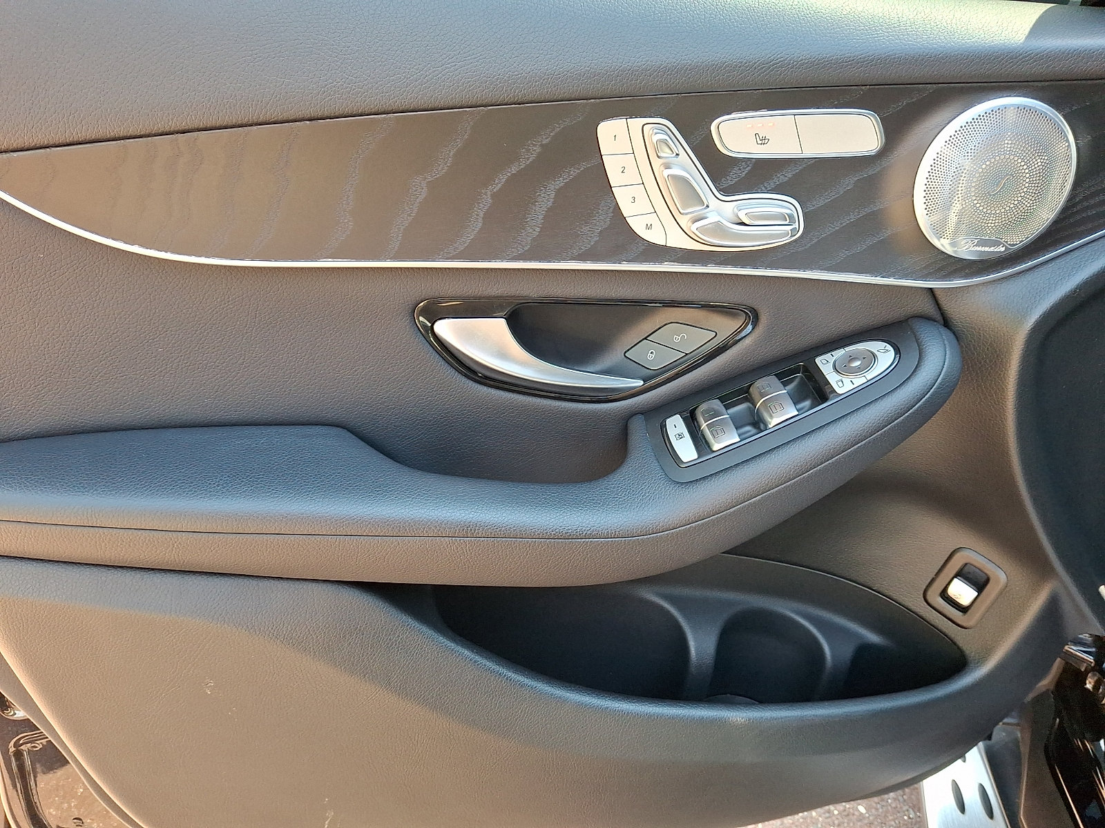 Used 2018 Mercedes-Benz GLC 300 4MATIC image 13