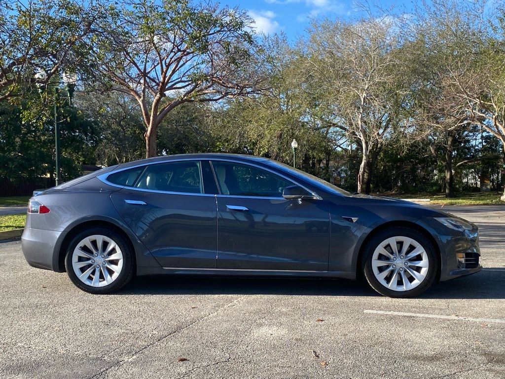 Used 2020 Tesla Model S Long Range Plus image 10