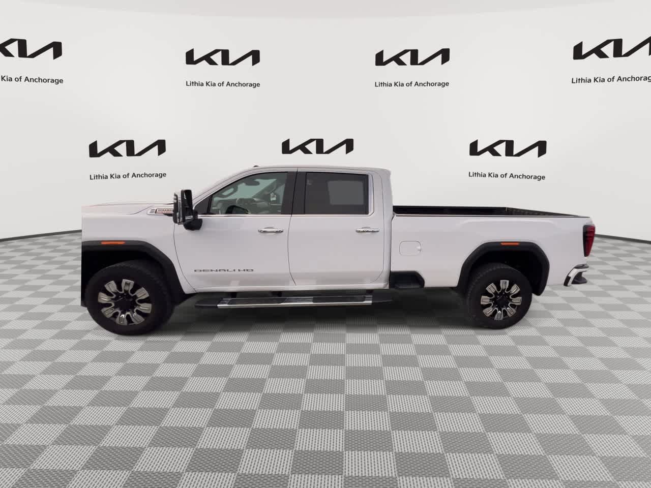 Used 2024 GMC Sierra 3500 Denali AWD/4WD image 5