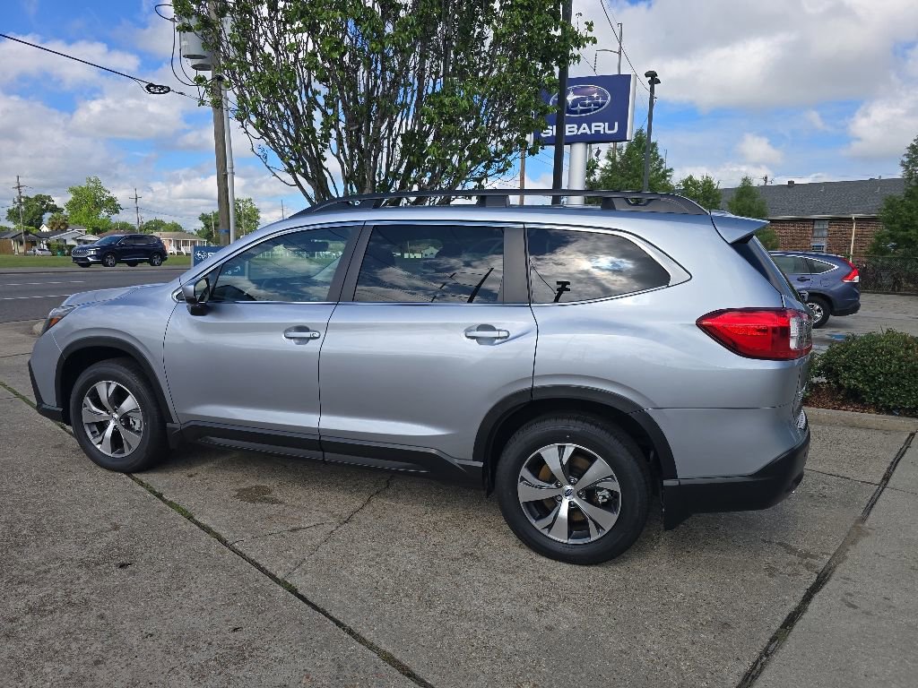 Used 2025 Subaru Ascent Premium AWD/4WD image 9