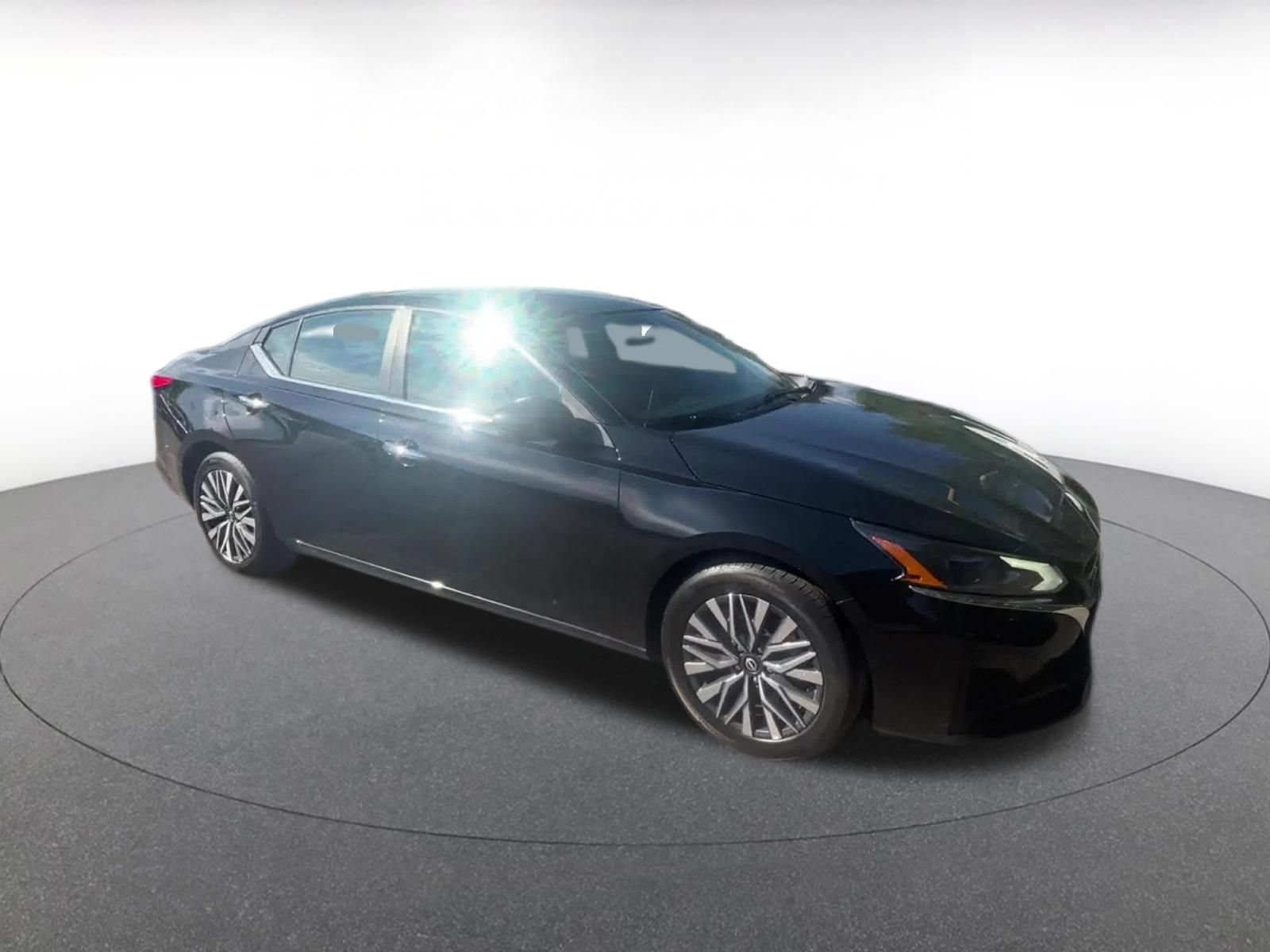 Used 2025 Nissan Altima 2.5 SV FWD video 2