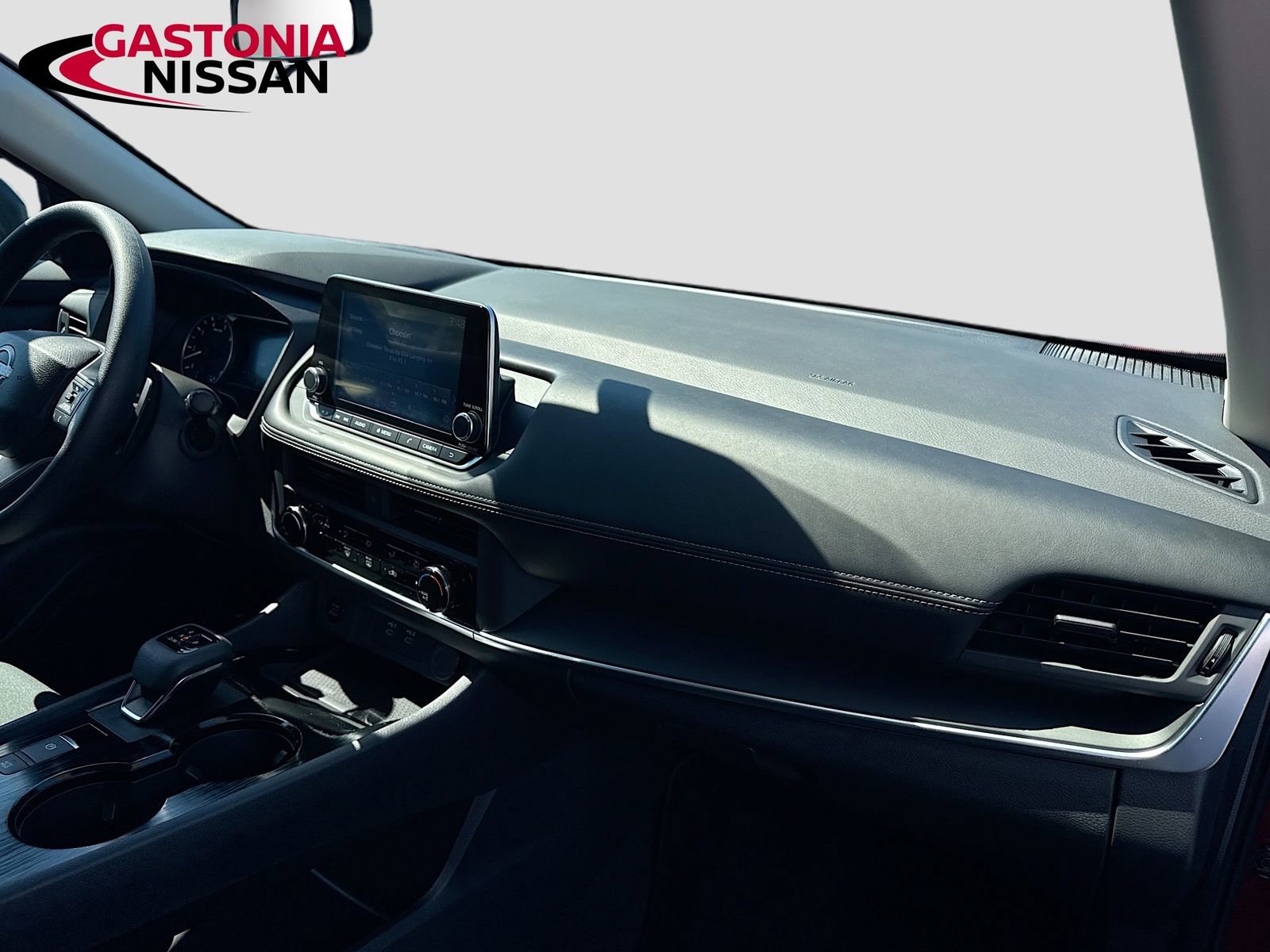 Used 2025 Nissan Rogue S FWD image 37