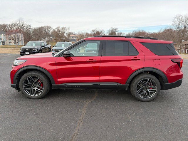 Used 2025 Ford Explorer ST w/ Sun And Sound Package image 2