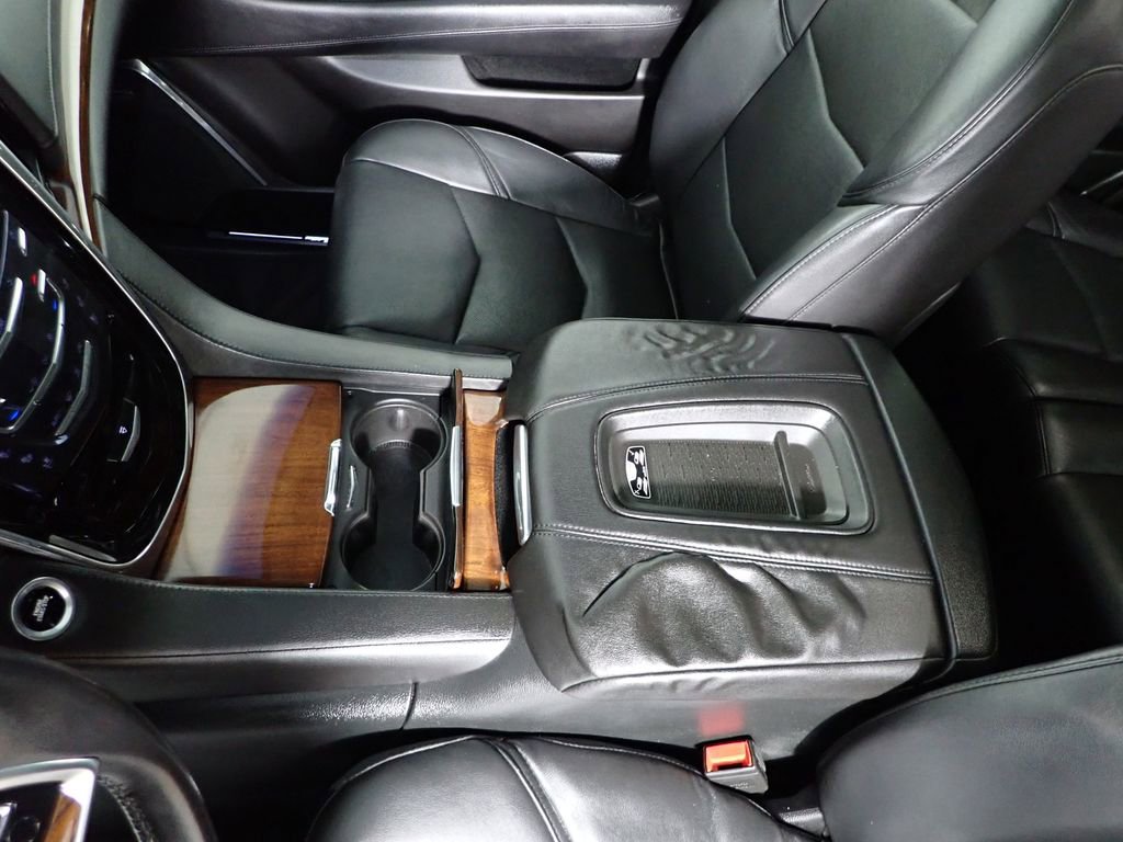 Used 2016 Cadillac Escalade Luxury image 32