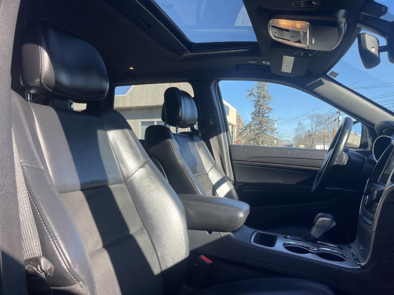 Used 2018 Jeep Grand Cherokee Altitude AWD/4WD image 29