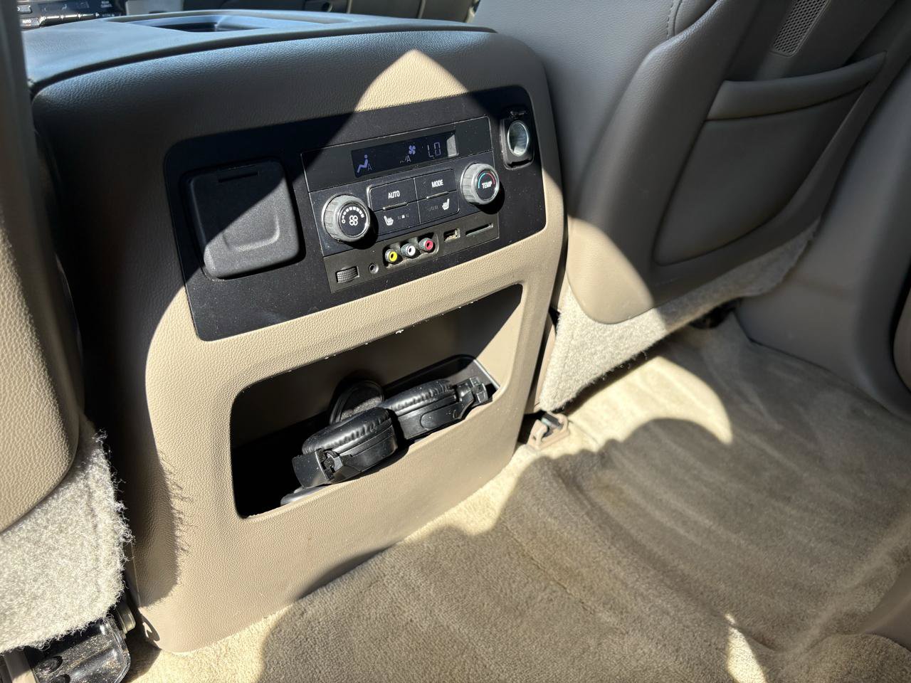 Used 2015 GMC Yukon SLT w/ Open Road Package AWD/4WD image 35