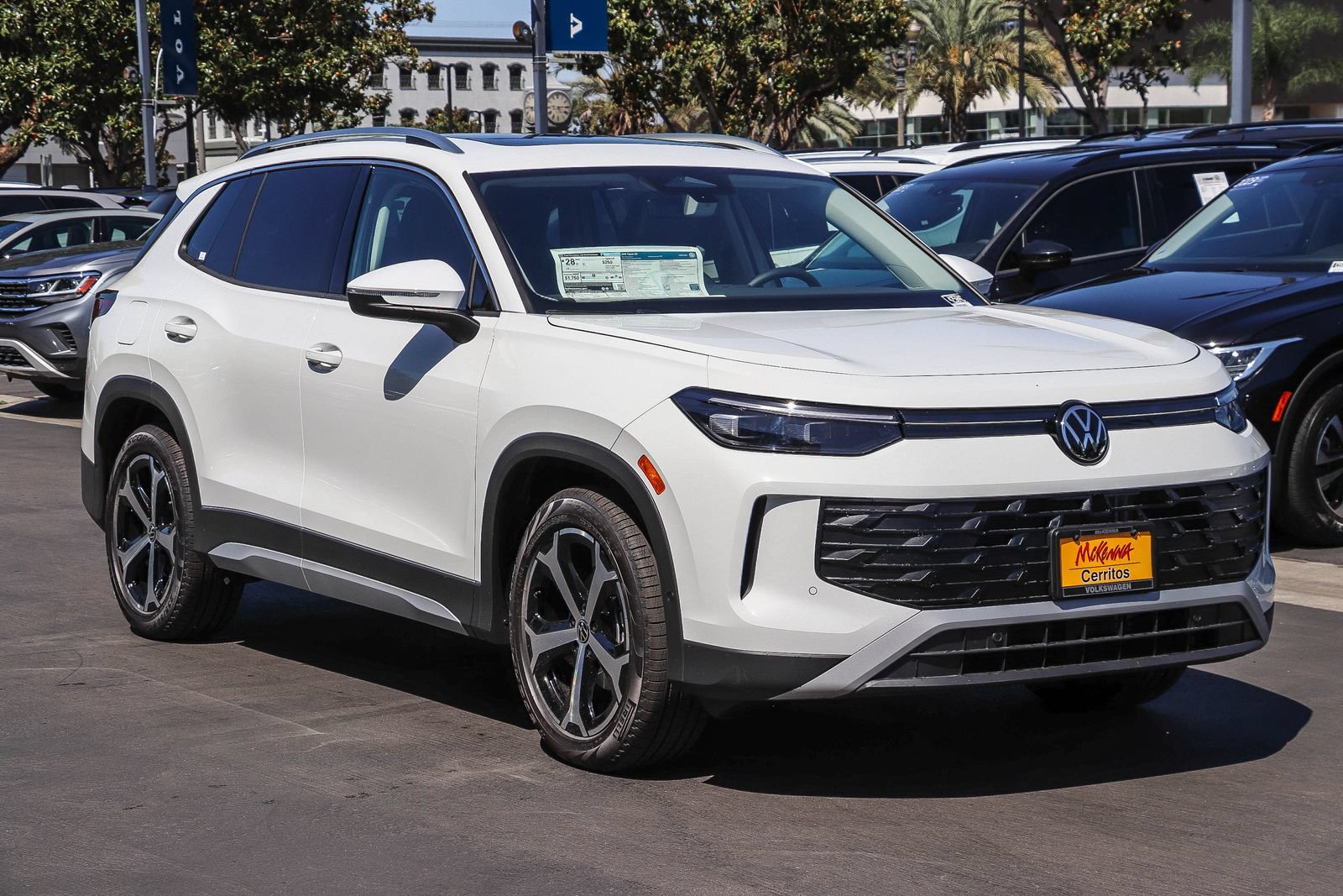 New 2026 Volkswagen Tiguan SE FWD image 3