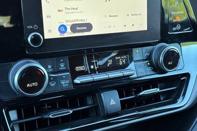 Used 2023 Toyota Highlander LE image 32