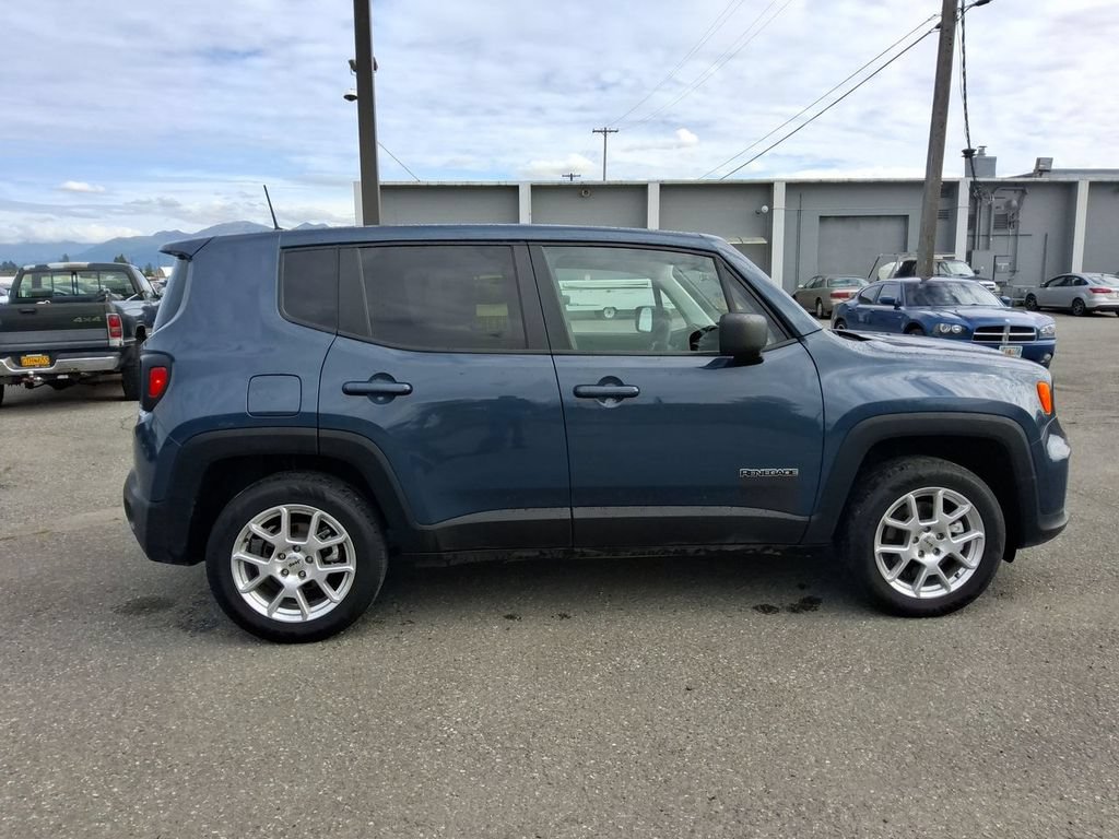 Used 2023 Jeep Renegade Latitude AWD/4WD image 9