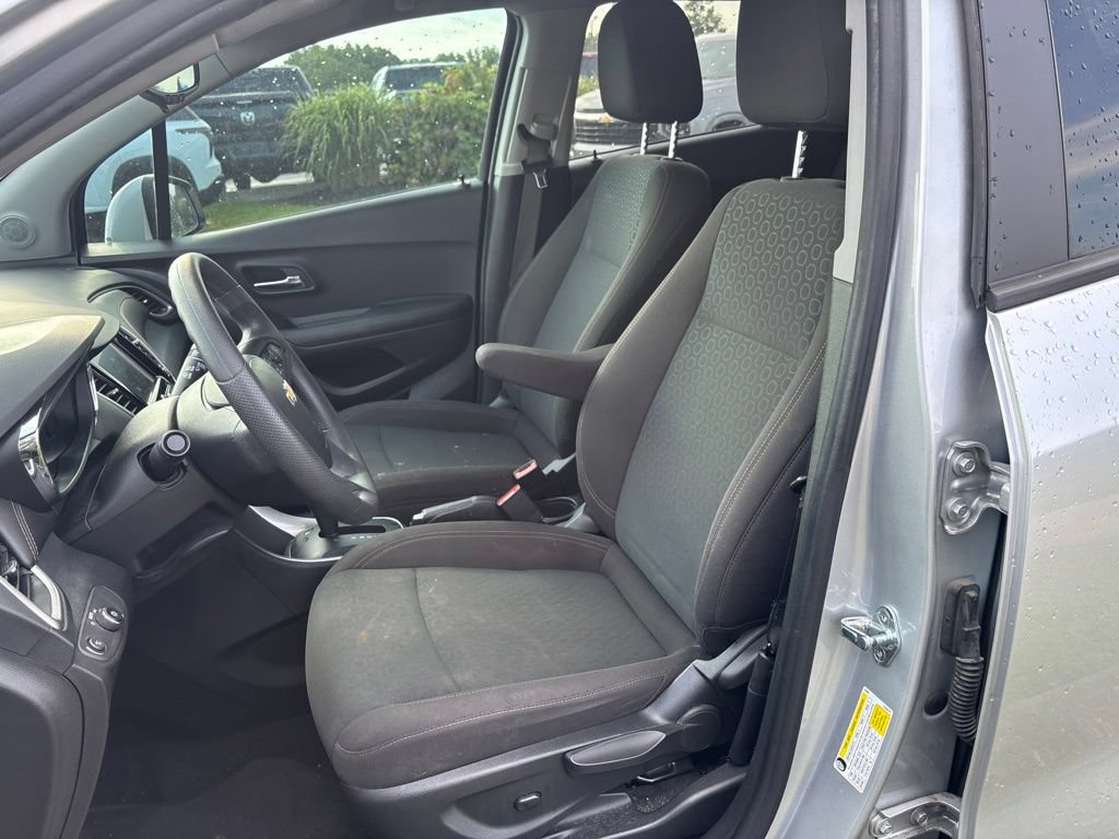 Used 2022 Chevrolet Trax LS w/ Tint and Cruise Package FWD image 6