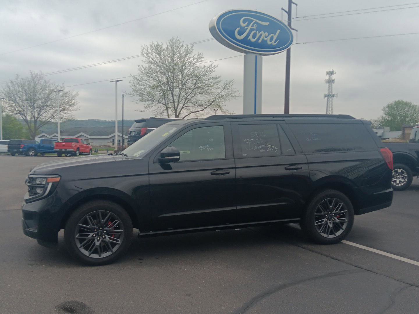 Used 2025 Ford Expedition Max Platinum w/ Stealth Performance Package AWD/4WD image 10