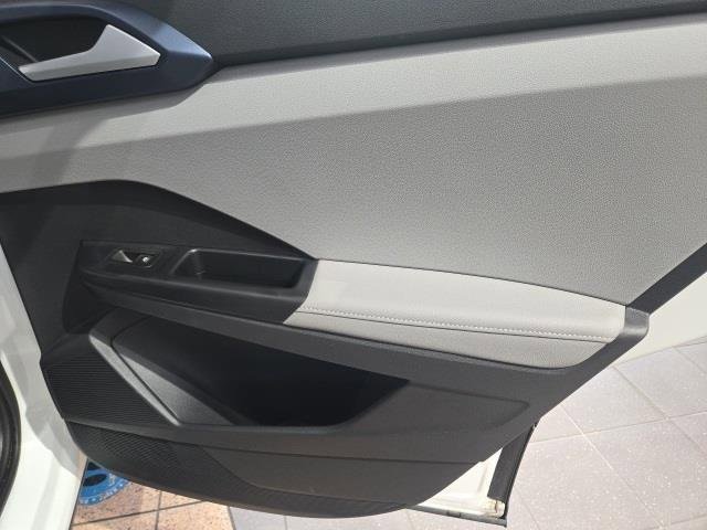 Certified 2024 Volkswagen Taos SE w/ Panoramic Sunroof Package image 5