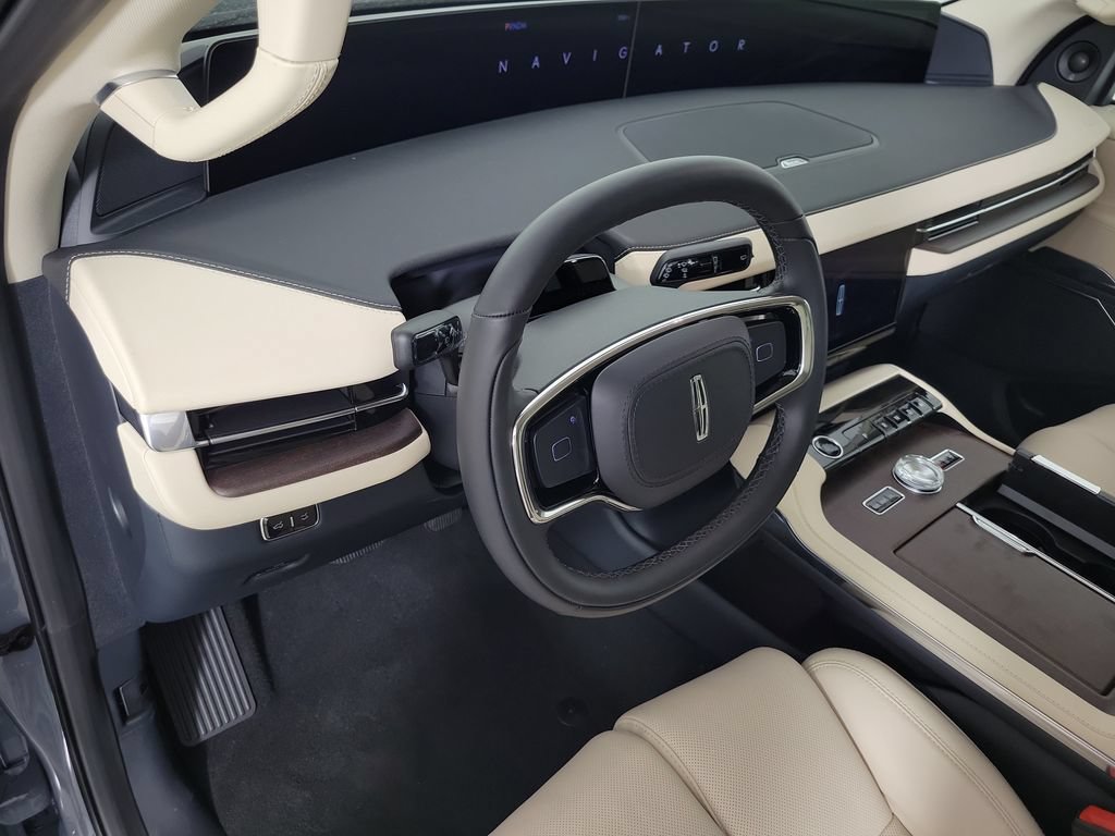 New 2027 Lincoln Navigator Premiere RWD image 18