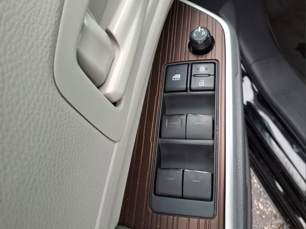 Used 2022 Toyota Sienna LE image 14