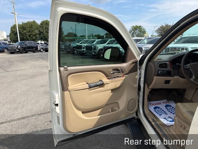 Used 2013 Chevrolet Avalanche LTZ RWD image 26