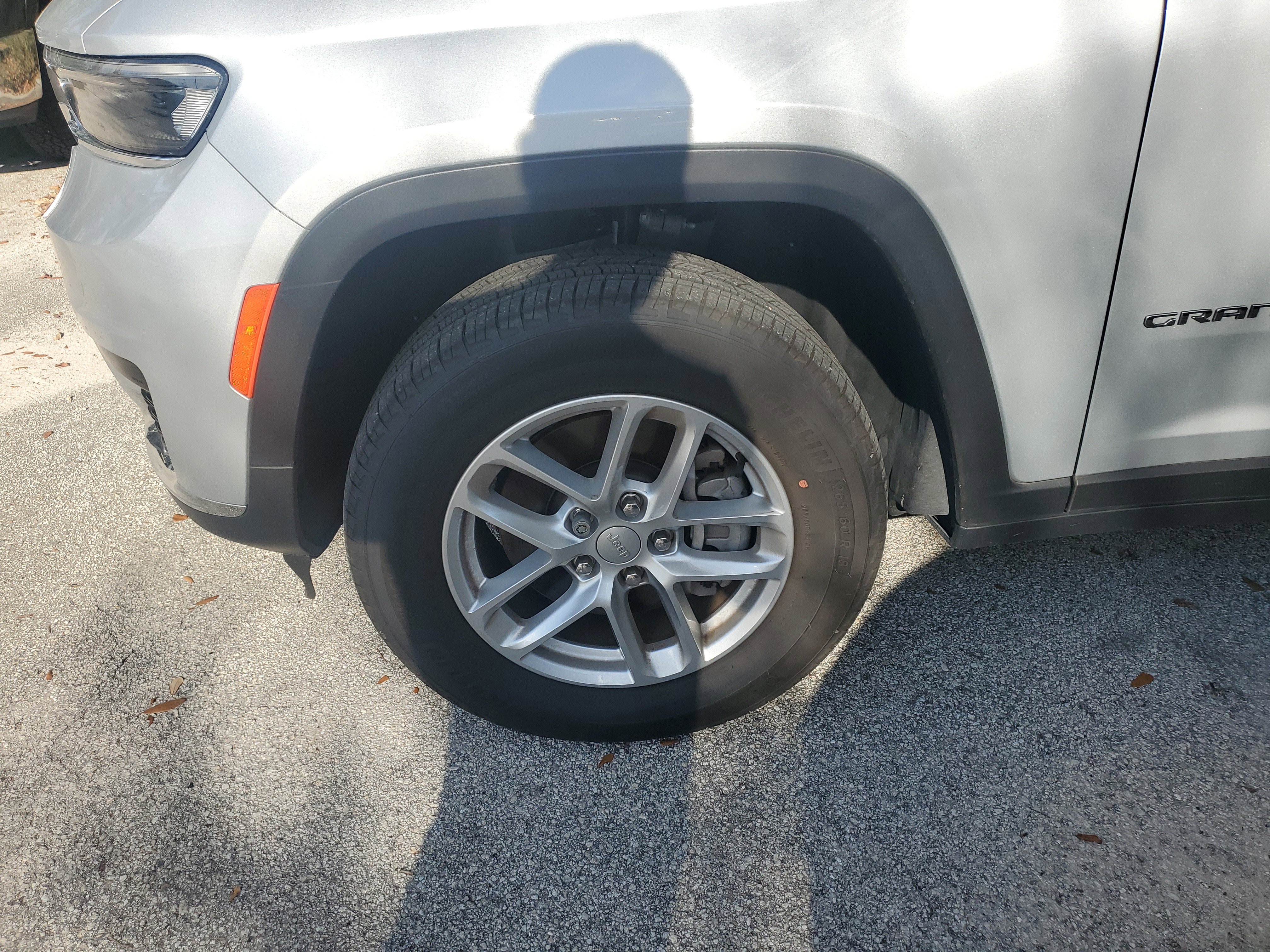 Used 2023 Jeep Grand Cherokee L Laredo image 6