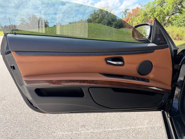 Used 2011 BMW 335i Convertible image 10