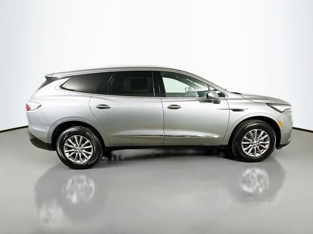 Used 2023 Buick Enclave Essence image 7