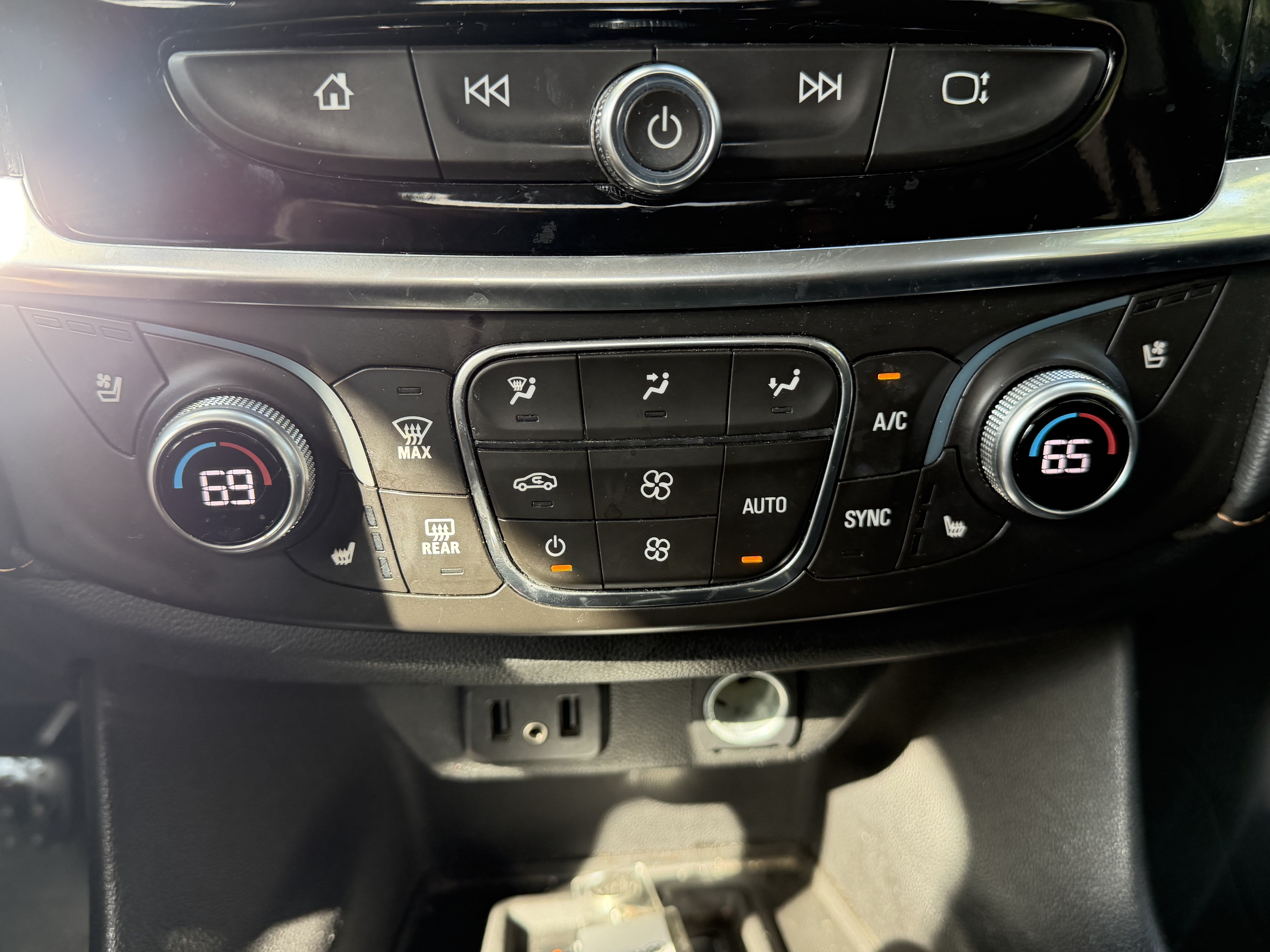 Used 2018 Chevrolet Traverse Premier w/ Redline Edition FWD image 27