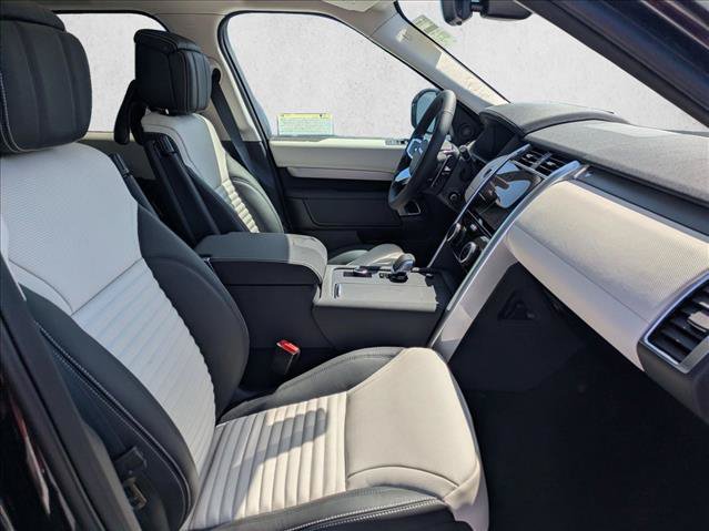 New 2026 Land Rover Discovery Dynamic SE AWD/4WD image 17