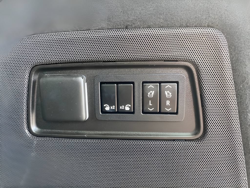 Used 2021 Cadillac Escalade Sport w/ Driver Assist Tech Package AWD/4WD image 14