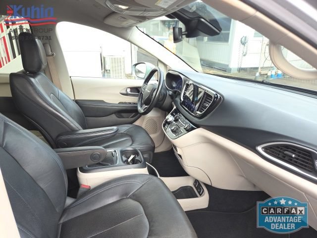 Used 2021 Chrysler Pacifica Touring-L FWD image 8