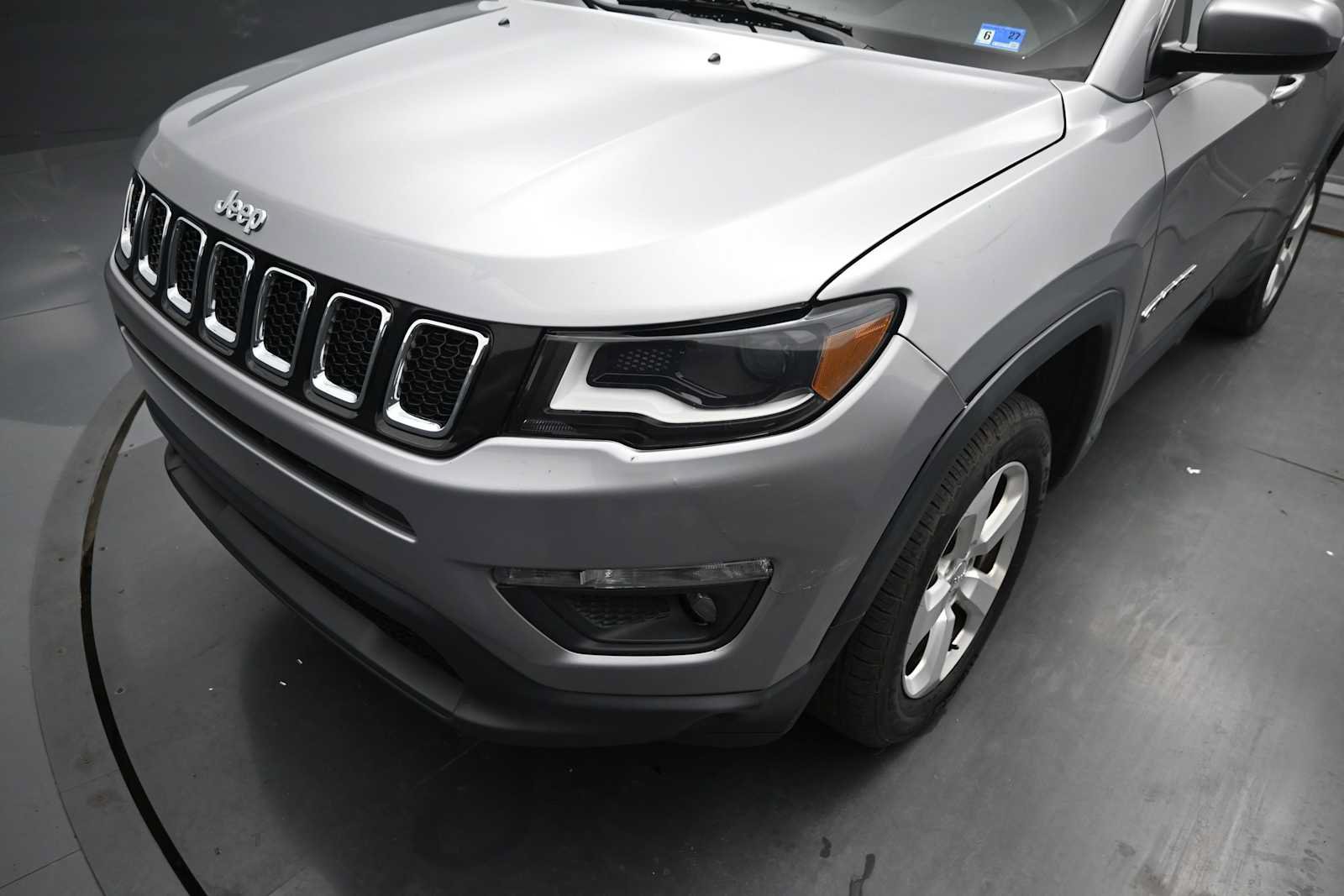 Used 2018 Jeep Compass Latitude w/ Popular Equipment Group AWD/4WD image 18