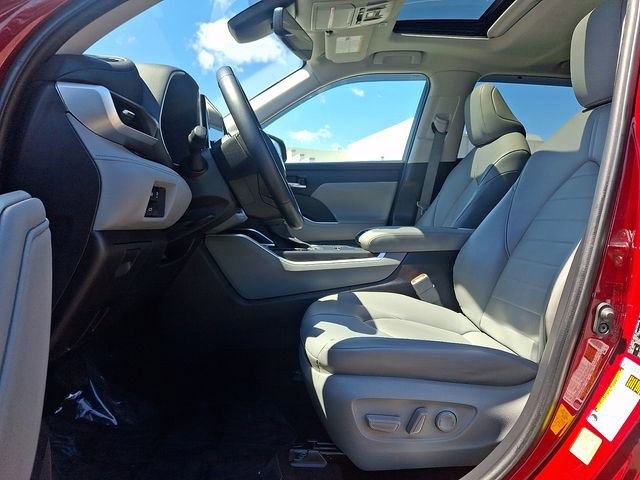 Used 2023 Toyota Highlander XLE image 14