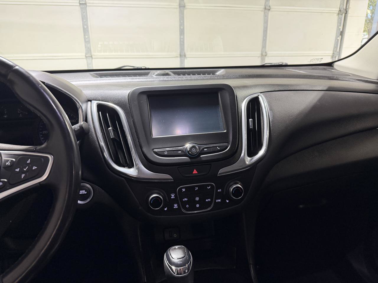 Used 2018 Chevrolet Equinox LT FWD image 15