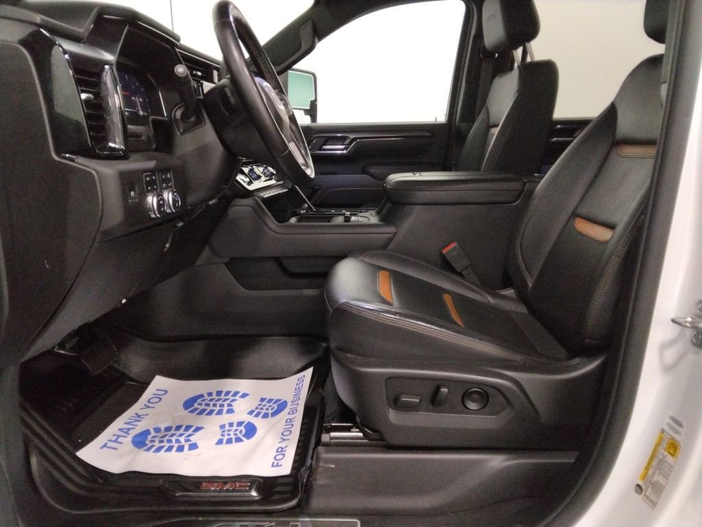 Used 2025 GMC Sierra 2500 AT4 image 27
