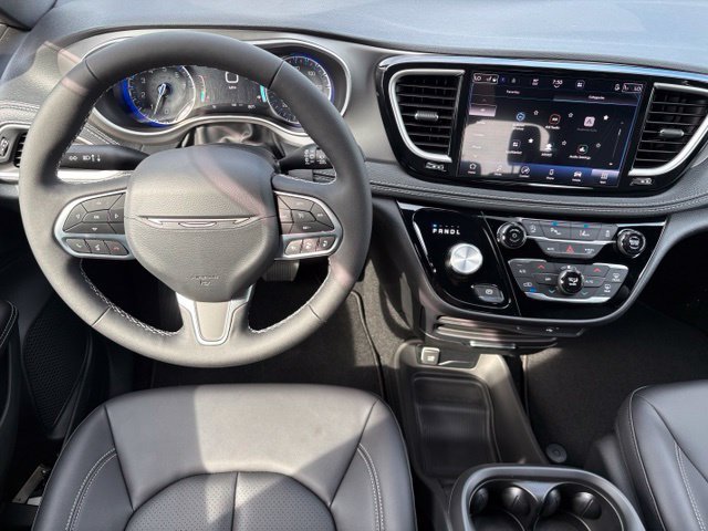 New 2027 Chrysler Pacifica Select FWD image 3
