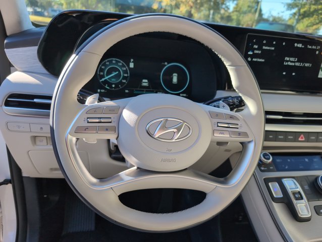 Certified 2025 Hyundai Palisade Calligraphy FWD image 19