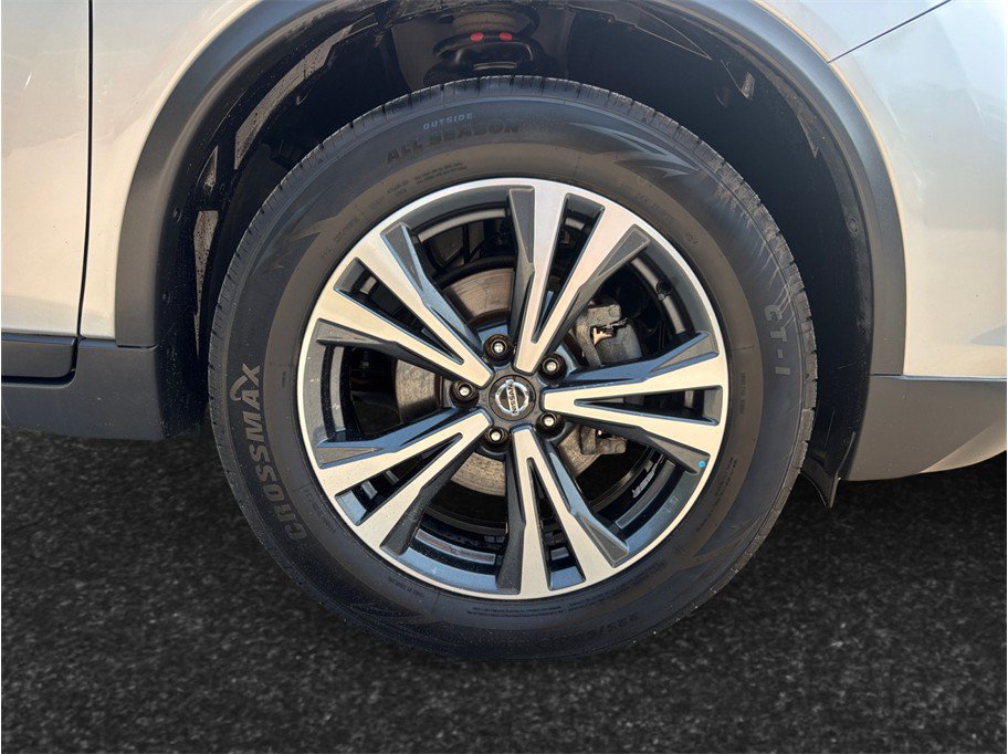Used 2020 Nissan Rogue SV w/ Premium Package FWD image 13