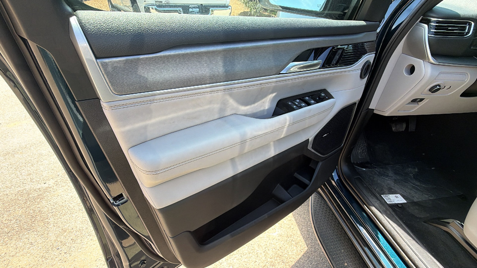 New 2026 Jeep Grand Wagoneer Limited AWD/4WD image 14
